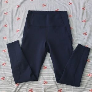 LNDR ultra form 7/8 legging Navy size small 4-6